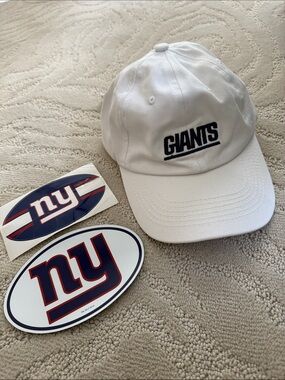 NY GIANTS White Kids Football Cap. 1 sticker and 1 magnet included.